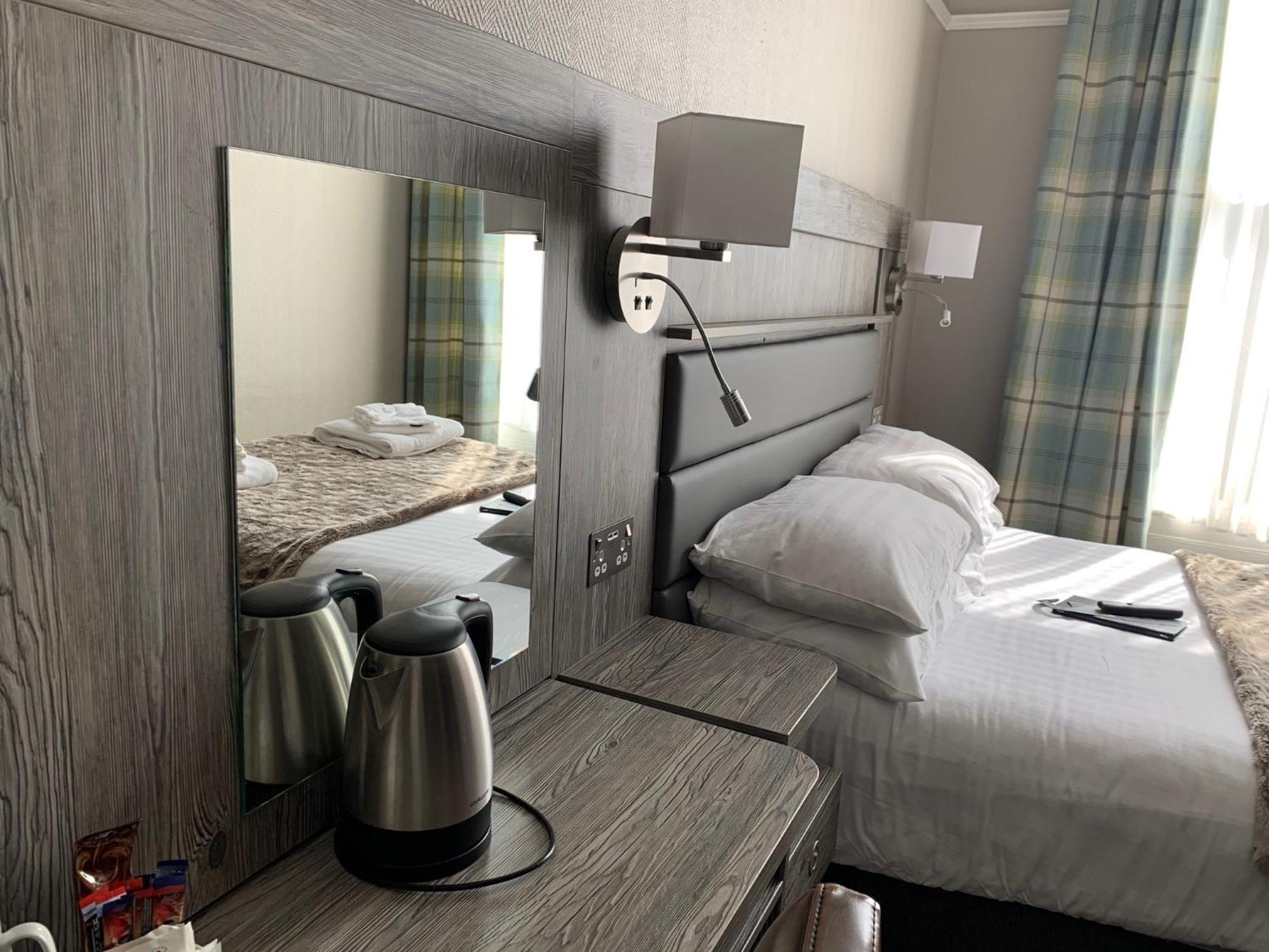 Hedley House & 3*