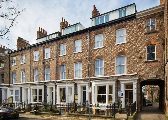 Hedley House Hotel & Apartments