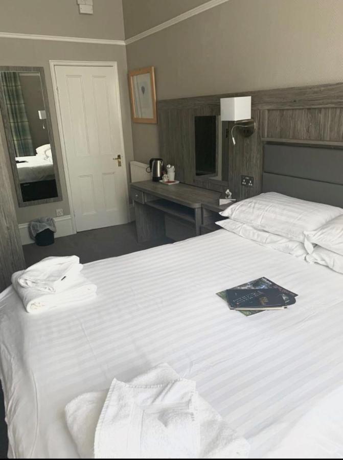 Hedley House & 3*