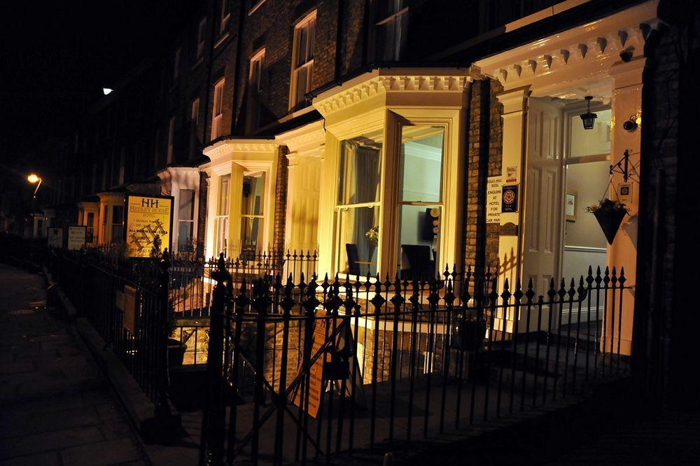Hedley House & 3*